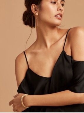 Wilfred Draveil Cold-Shoulder Cami Top in Black